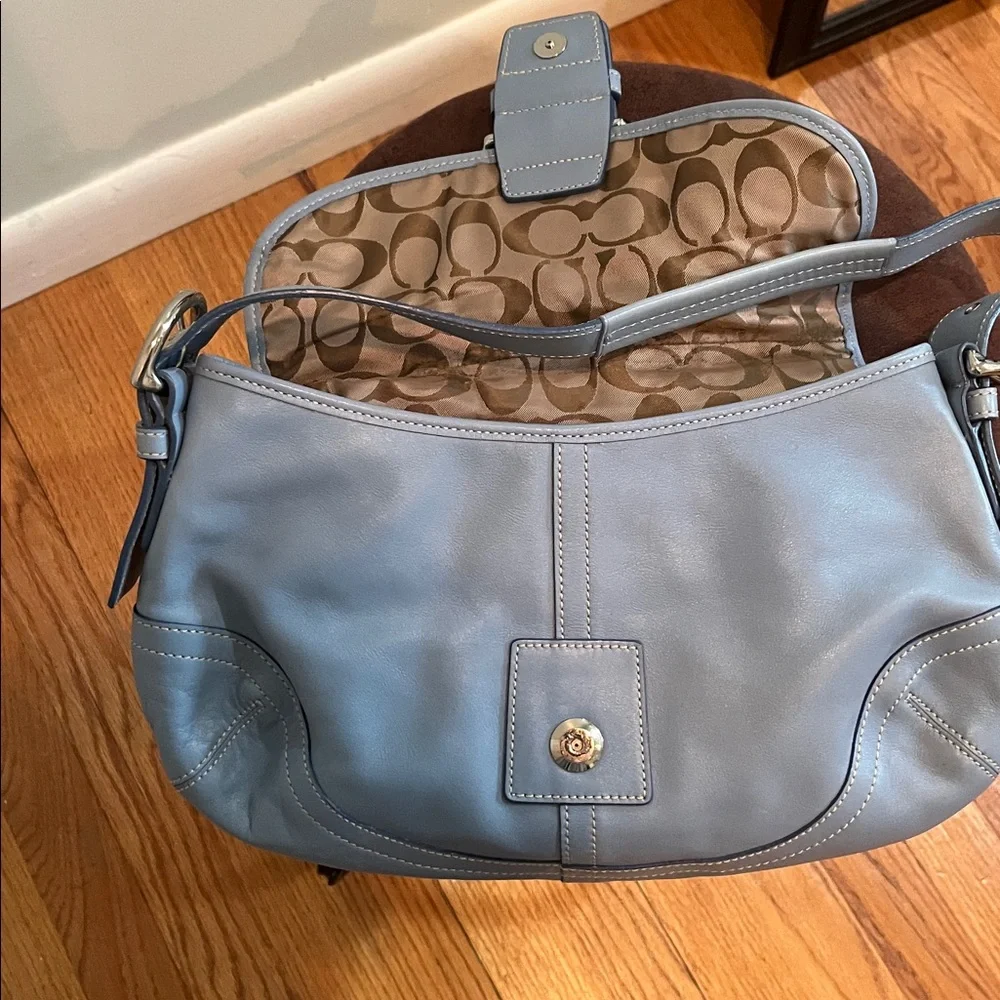 Women’s Leather Shoulder Bag in Light Blue - Picture 5 of 5